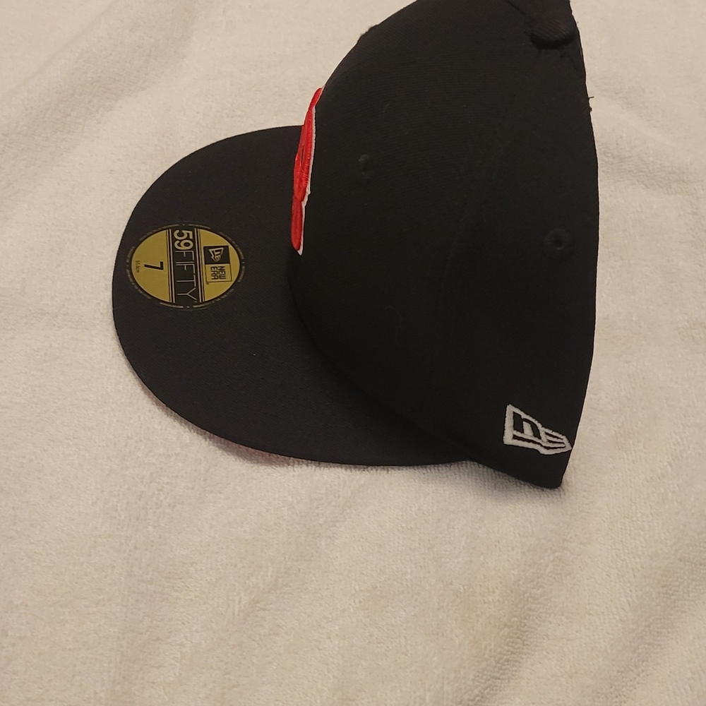 Black and Red Baseball Cap - Picture 3 of 3